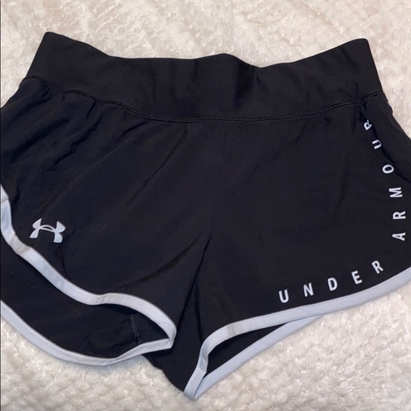 Black and white running shorts under armor - Picture 2 of 3